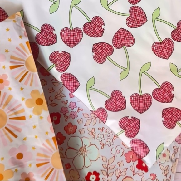 Disco Cherry Expandable Bottom Gusseted Poly Mailers 14.5x19x4 Pack of 10 - Picture 3 of 11